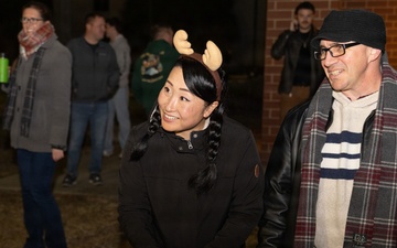 McGuires Pipe Band Plays Carols at NAS Pensacola