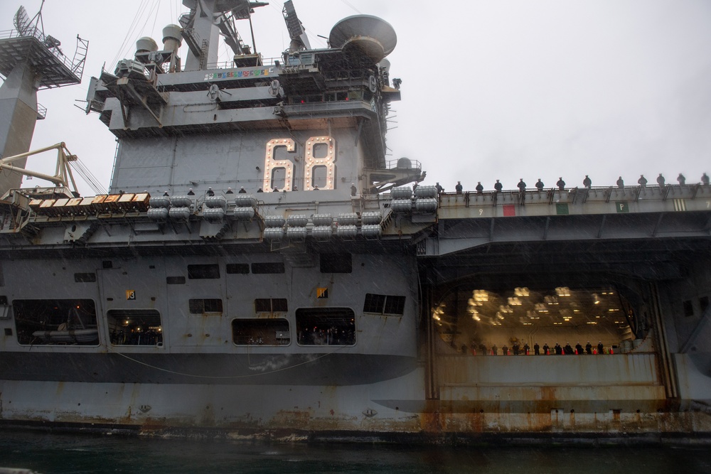USS Nimitz (CVN 68) Returns to Homeport after 9 Month Deployment