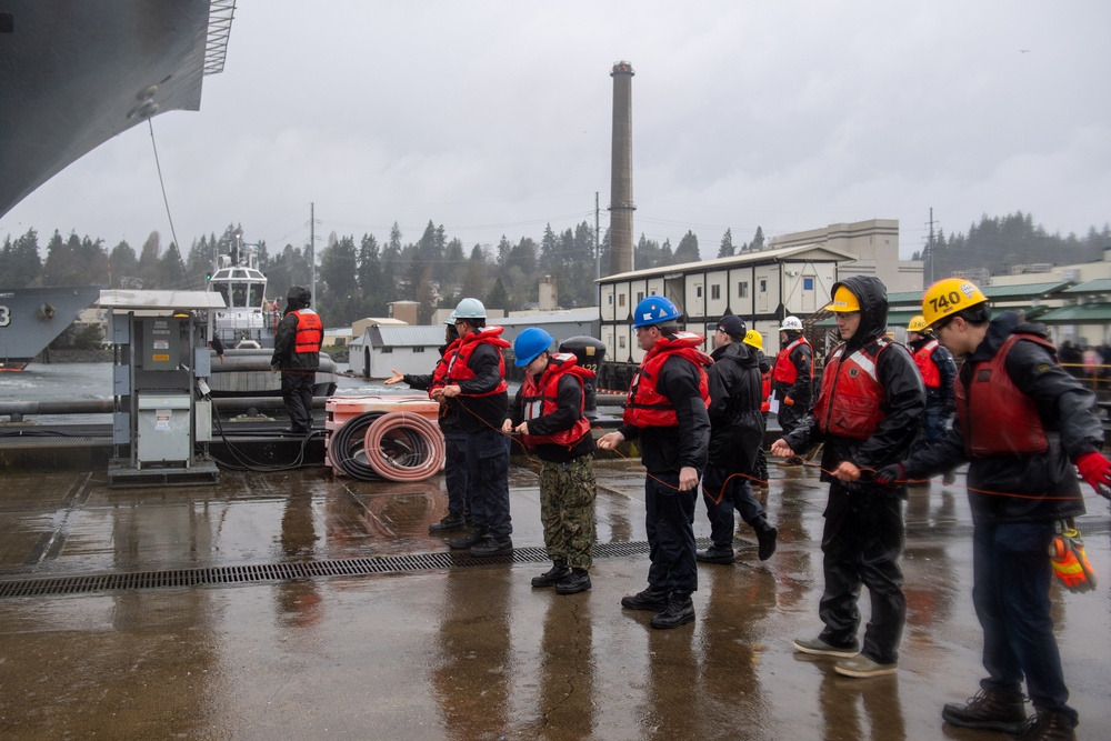 USS Nimitz (CVN 68) Returns to Homeport after 9 Month Deployment