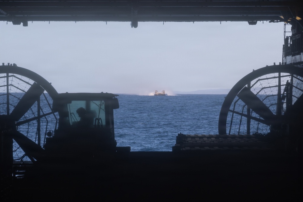 22nd MEU(SOC) | LCAC Operations Aboard the USS Iwo Jima