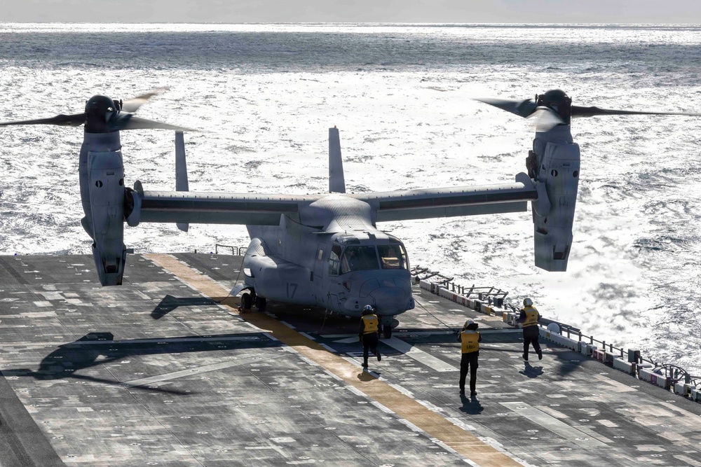 USS Kearsarge Conducts Osprey Flight Operations