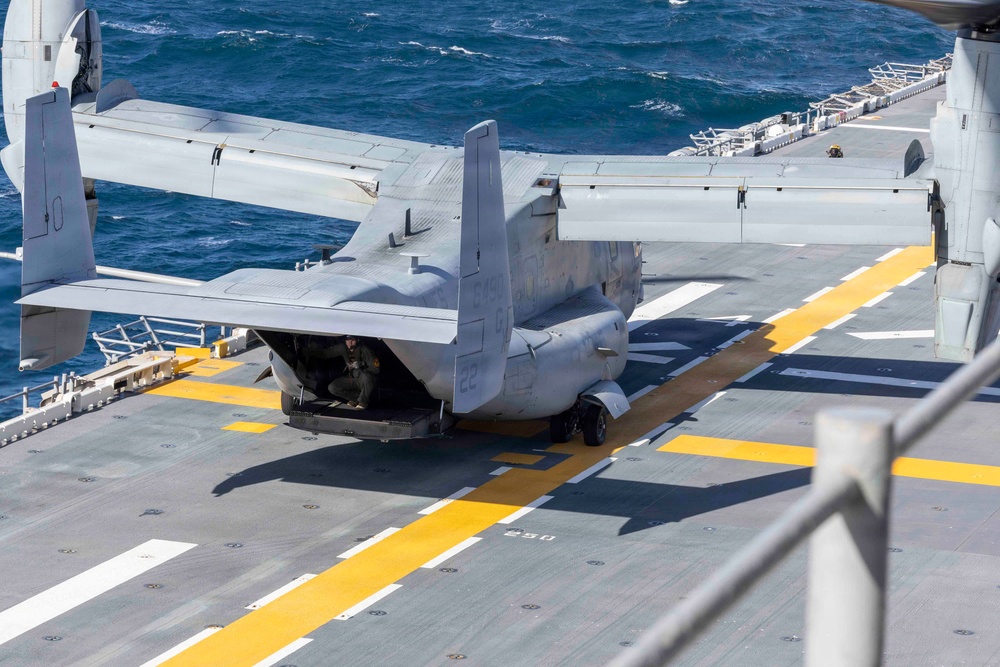 USS Kearsarge Conducts Osprey Flight Operations