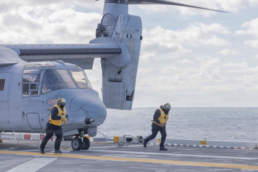 USS Kearsarge Conducts Osprey Flight Operations