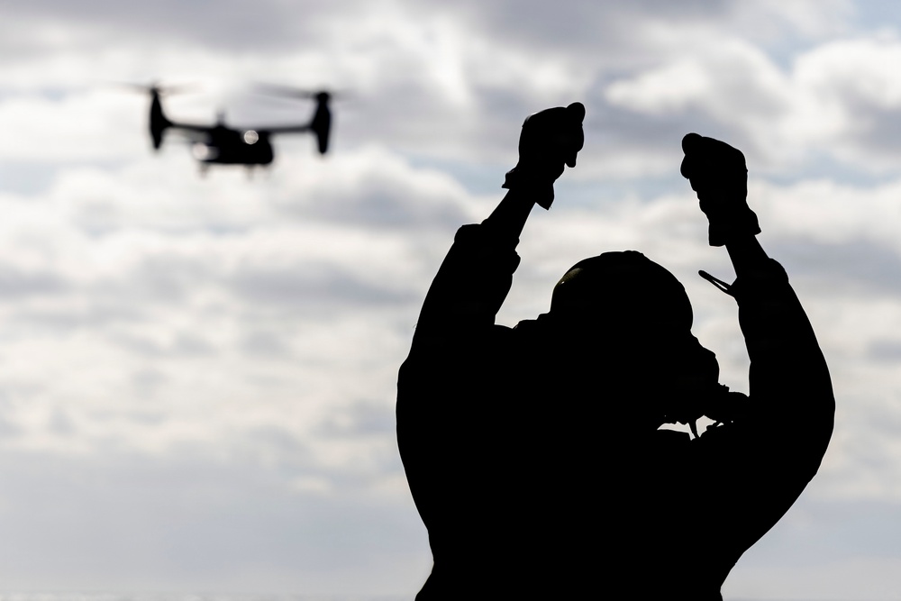 USS Kearsarge Conducts Osprey Flight Operations