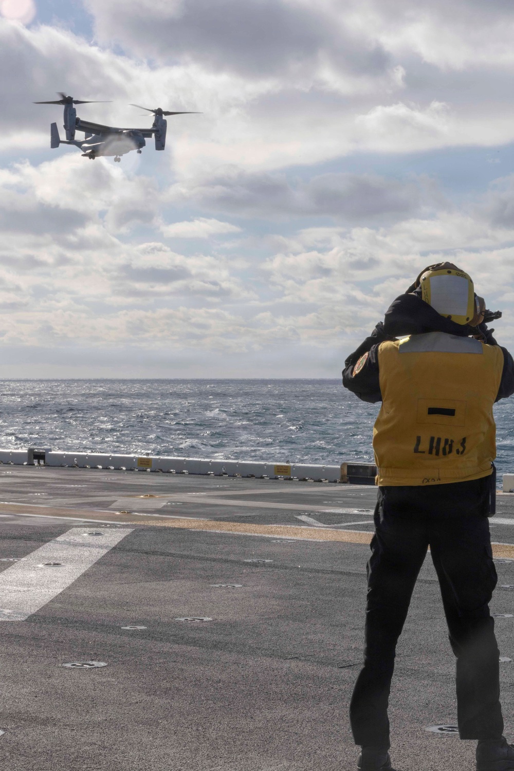 USS Kearsarge Conducts Osprey Flight Operations
