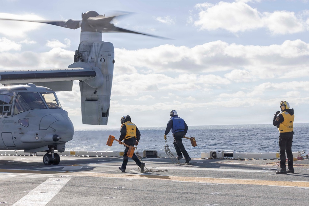 USS Kearsarge Conducts Osprey Flight Operations