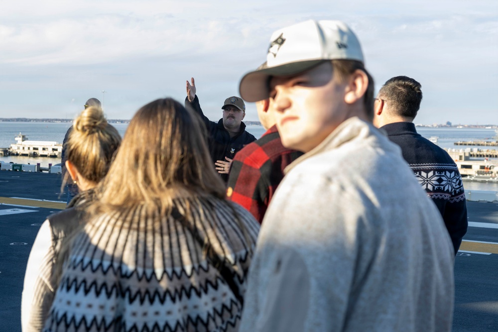 USS Kearsarge Host Canadian Tour