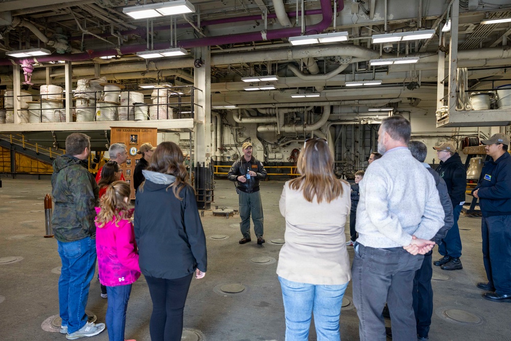USS Kearsarge Host Canadian Tour