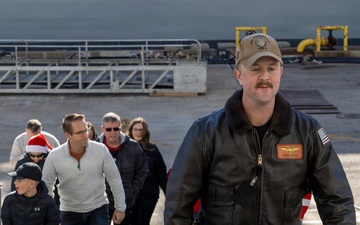 USS Kearsarge Host Canadian Tour