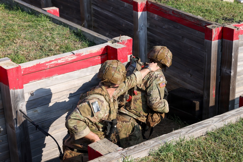 95th Combat Engineer Company - Infantry conduct live fire exercise