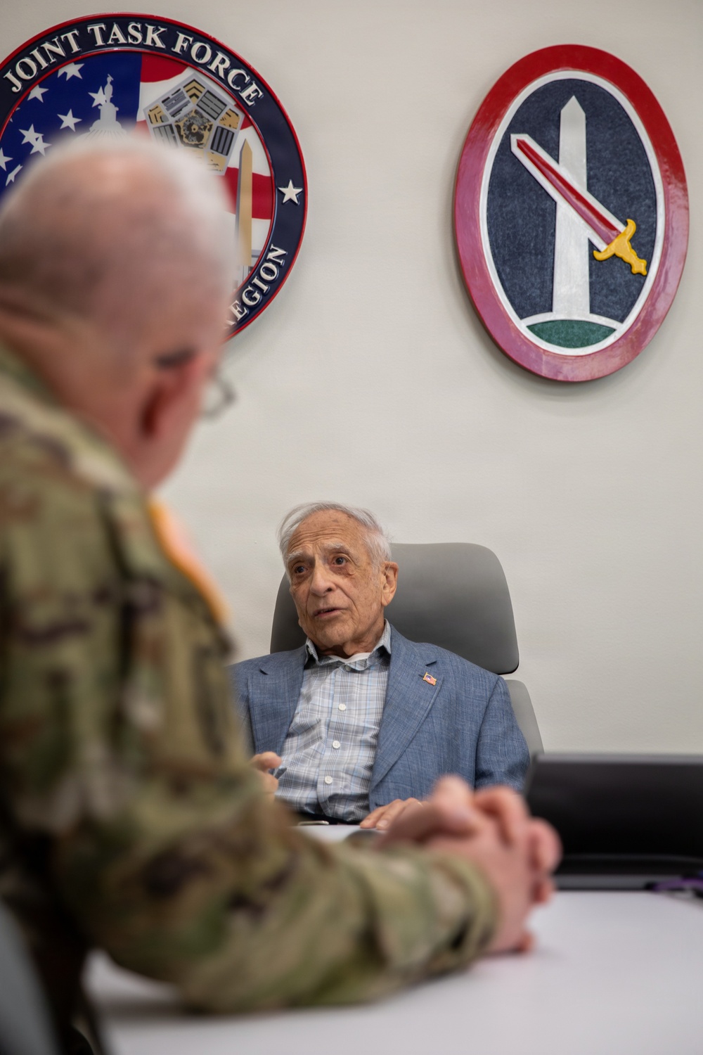 Retired U.S. Army Col. Frank Cohn visits JTF-NCR/USAMDW