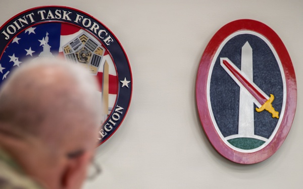 Retired U.S. Army Col. Frank Cohn visits JTF-NCR/USAMDW