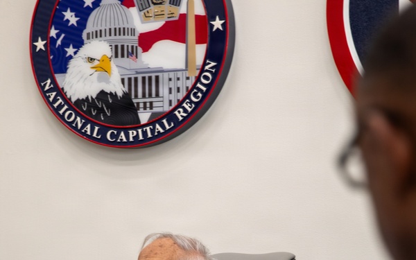 Retired U.S. Army Col. Frank Cohn visits JTF-NCR/USAMDW