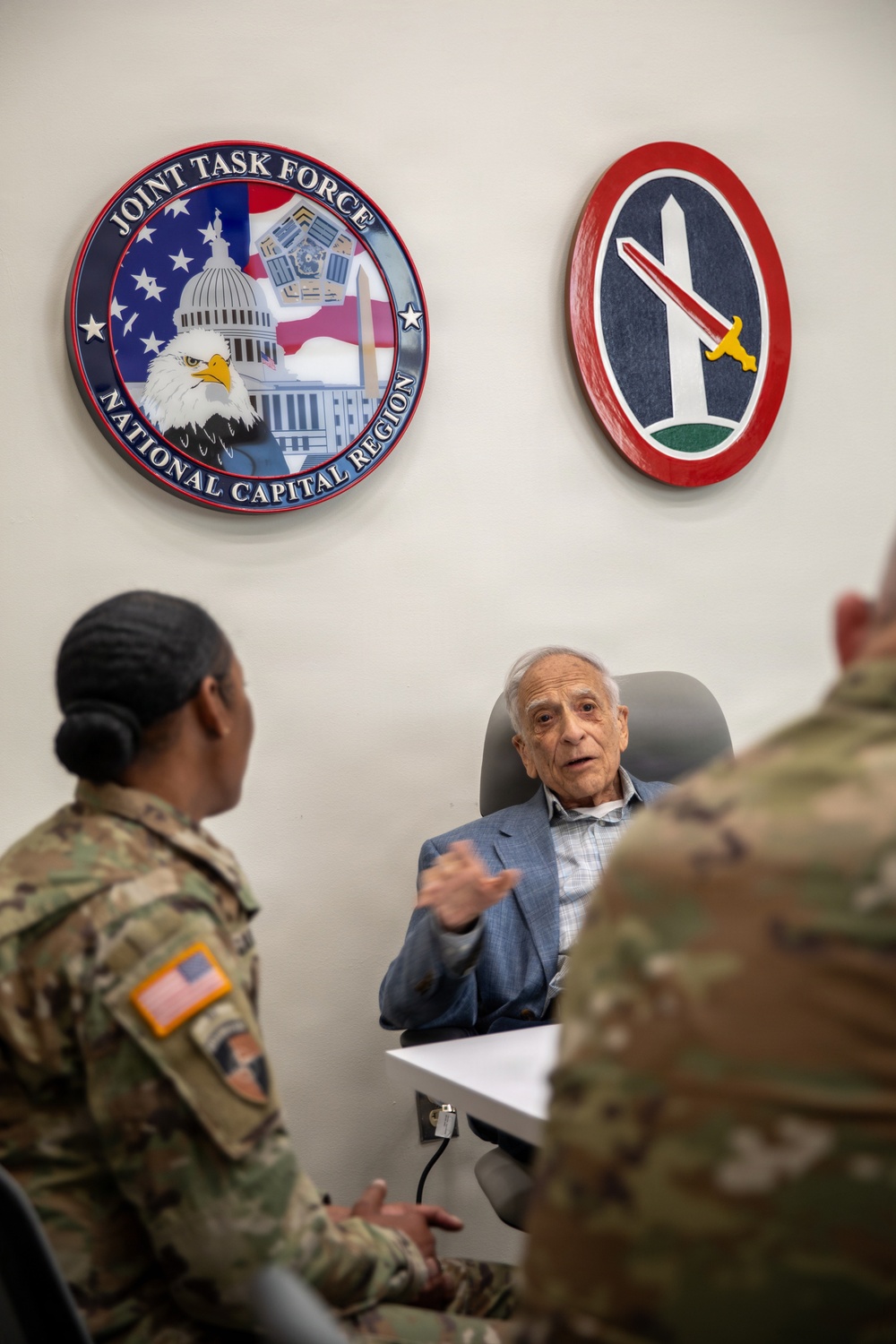 Retired U.S. Army Col. Frank Cohn visits JTF-NCR/USAMDW
