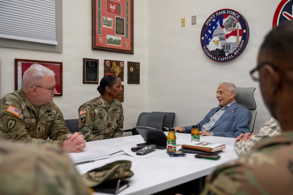 Retired U.S. Army Col. Frank Cohn visits JTF-NCR/USAMDW