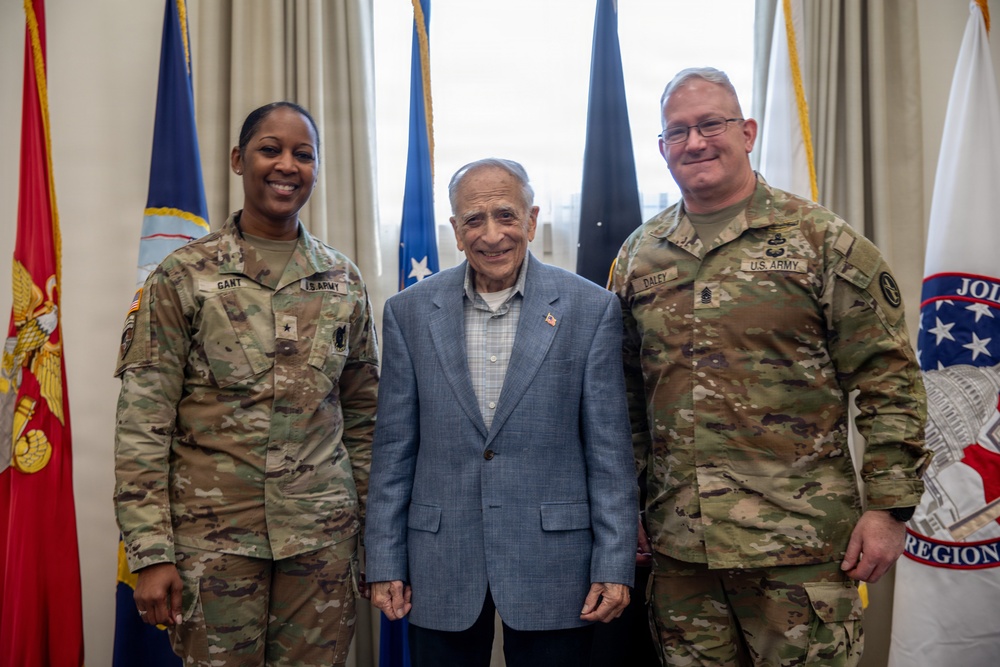 Retired U.S. Army Col. Frank Cohn visits JTF-NCR/USAMDW