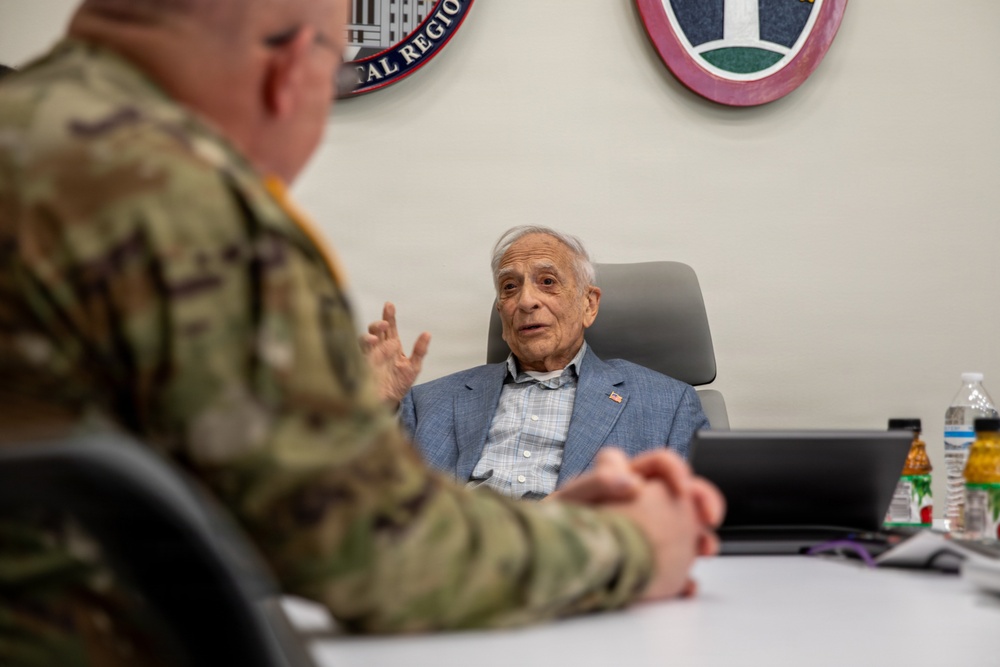 Retired U.S. Army Col. Frank Cohn visits JTF-NCR/USAMDW