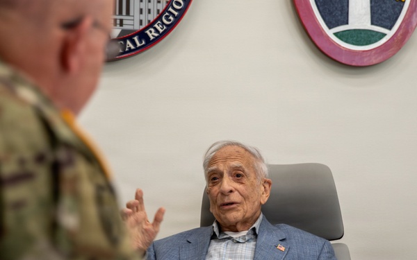 Retired U.S. Army Col. Frank Cohn visits JTF-NCR/USAMDW