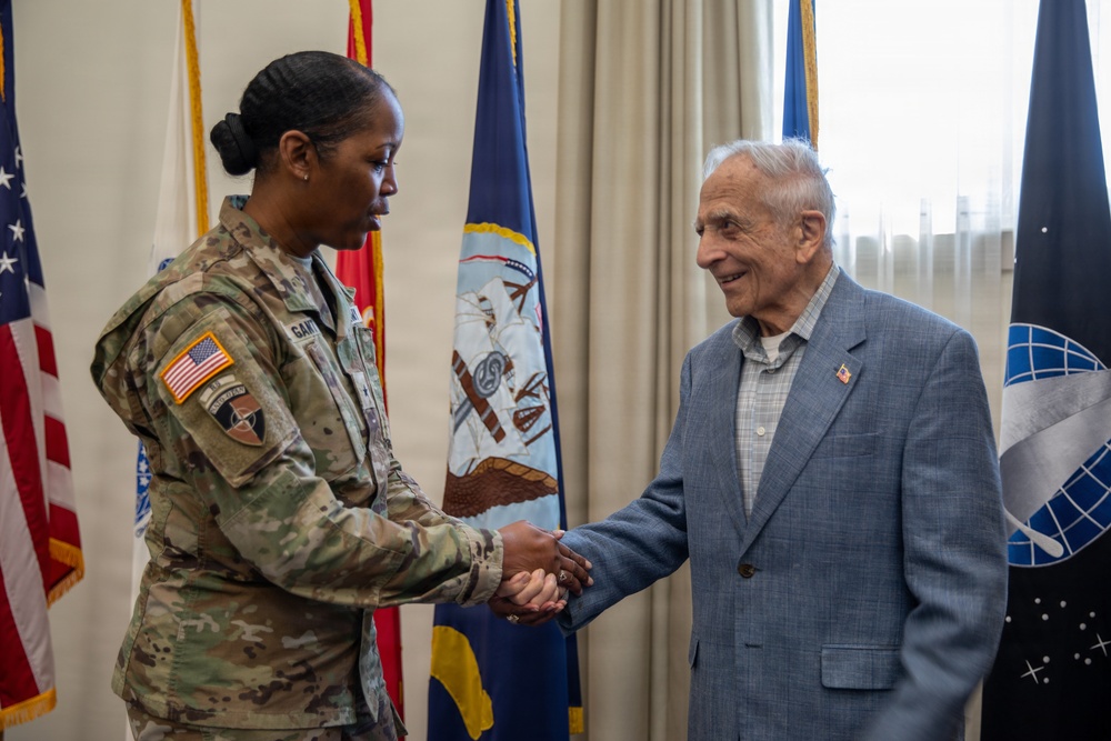 Retired U.S. Army Col. Frank Cohn visits JTF-NCR/USAMDW