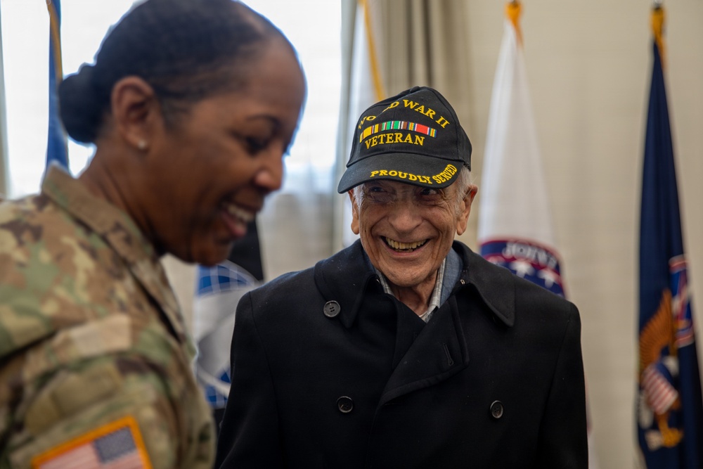 Retired U.S. Army Col. Frank Cohn visits JTF-NCR/USAMDW