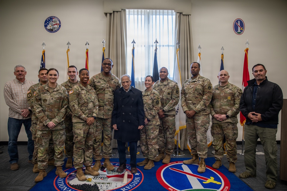 Retired U.S. Army Col. Frank Cohn visits JTF-NCR/USAMDW