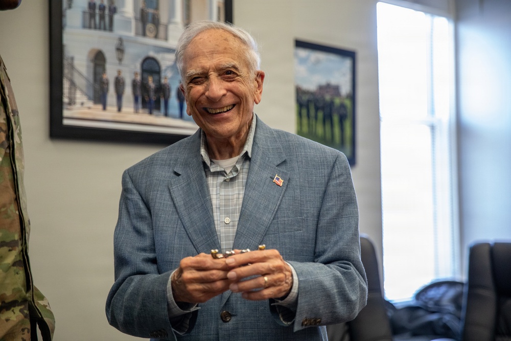 Retired U.S. Army Col. Frank Cohn visits JTF-NCR/USAMDW