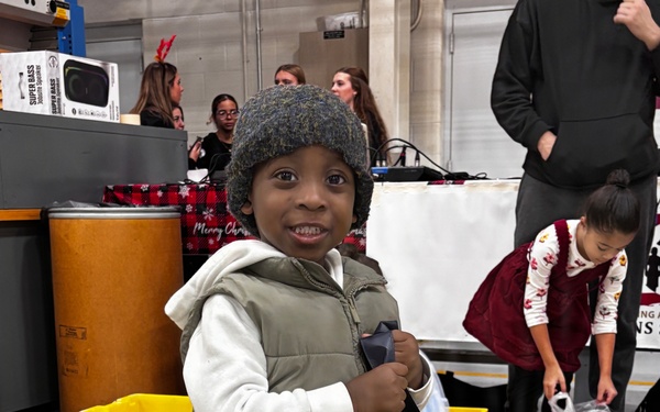 Holiday Magic Brings Together Army and Air National Guard Members and Families