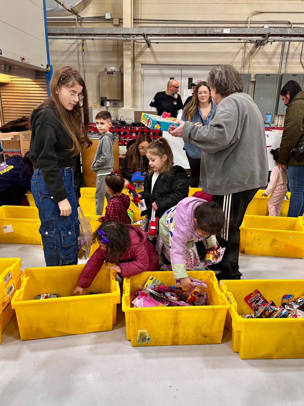 Holiday Magic Brings Together Army and Air National Guard Members and Families