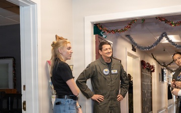 NETC Commander Visits USO at NAS Pensacola to Recognize Sailor Volunteers