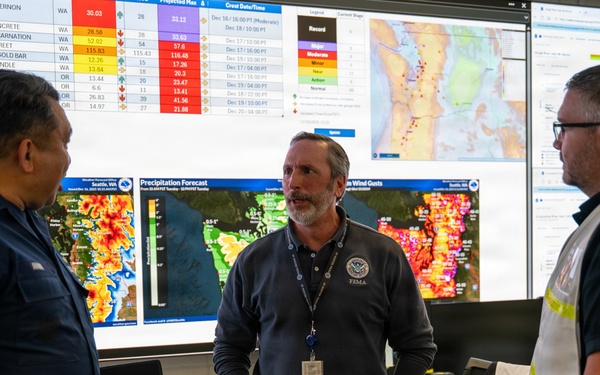 Rear Adm. Avanni visits FEMA Region 10 during flood response