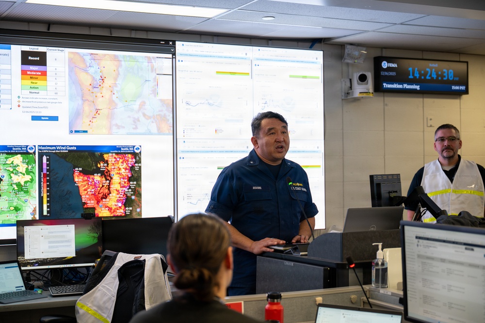 Rear Adm. Avanni visits FEMA Region 10 during flood response