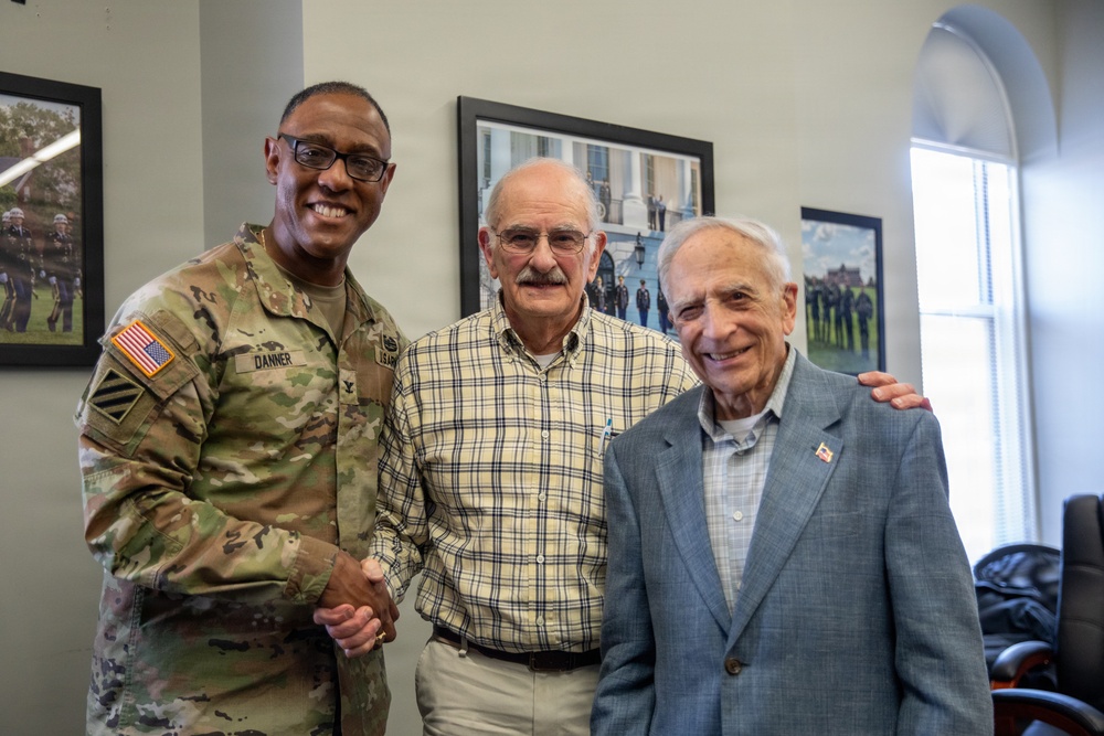 Retired U.S. Army Col. Frank Cohn visits JTF-NCR/USAMDW