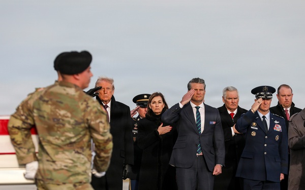 National leaders observe dignified transfer of Iowa National Guardsmen killed in Syria