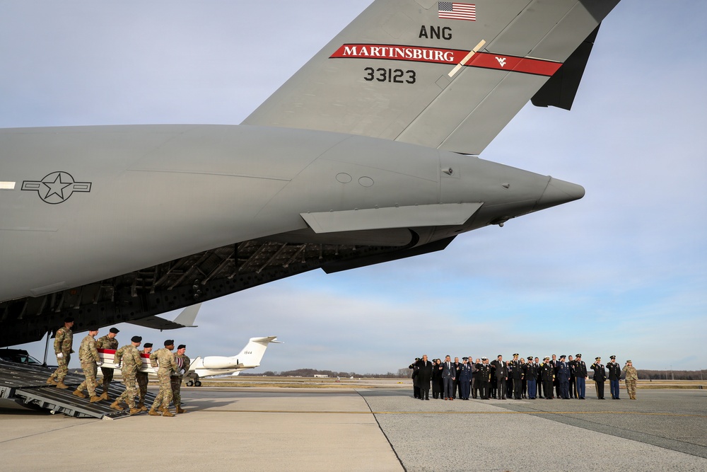 National leaders observe dignified transfer of Iowa National Guardsmen killed in Syria