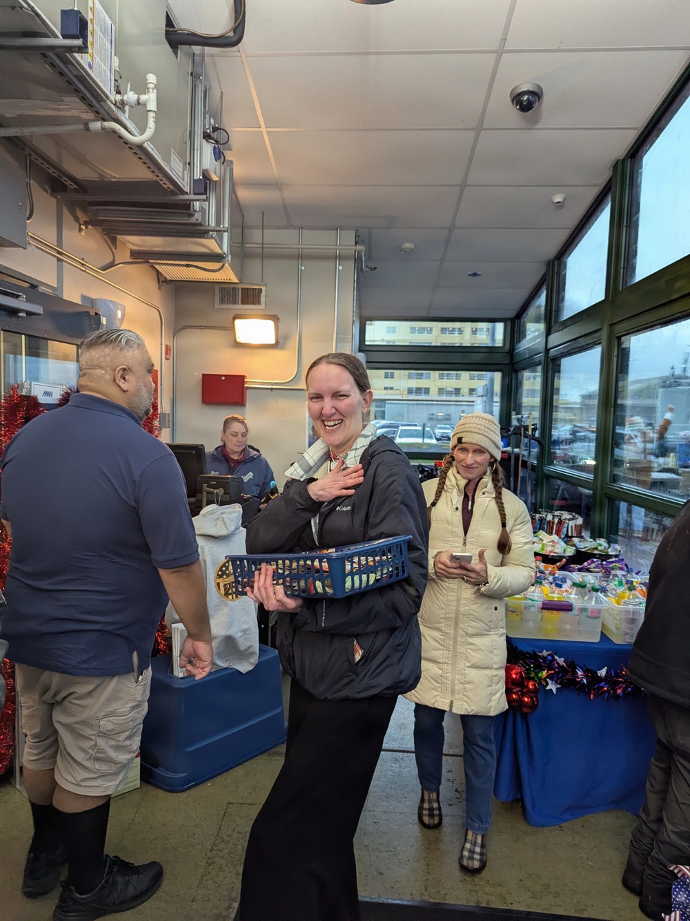 NEX Bremerton Welcomes Home USS Nimitz Sailors
