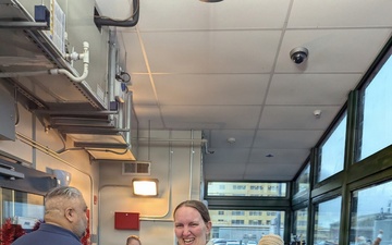 NEX Bremerton Welcomes Home USS Nimitz Sailors