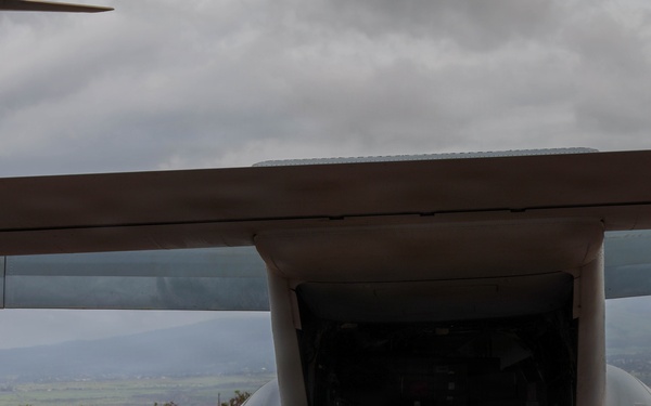 1st MAW Commanding General and VMM-268 support Toys for Tots in Maui