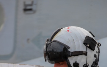 1st MAW Commanding General and VMM-268 support Toys for Tots in Maui