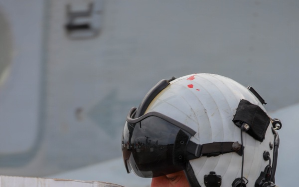 1st MAW Commanding General and VMM-268 support Toys for Tots in Maui