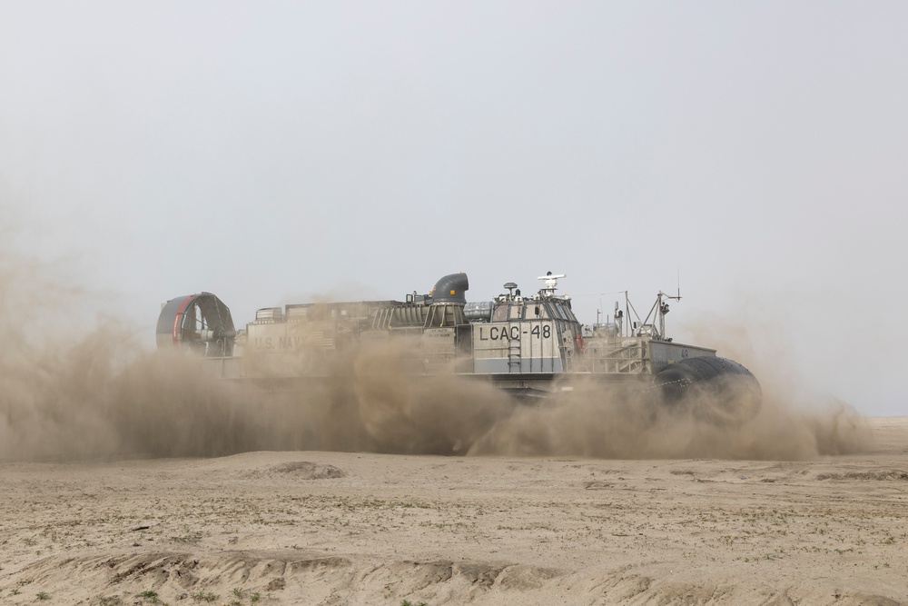 11th MEU Marines, Sailors Conduct Ship-To-Shore Movement