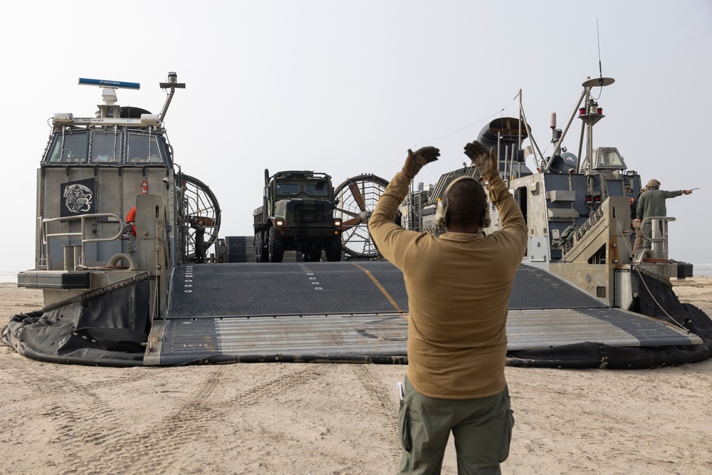 11th MEU Marines, Sailors Conduct Ship-To-Shore Movement