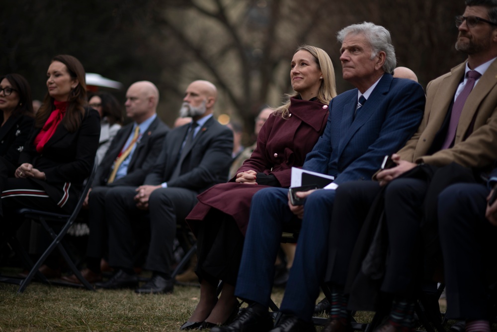 SW Hosts Pentagon Christmas Worship Service