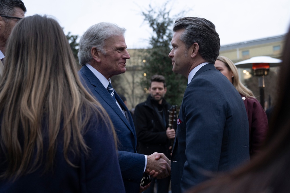 SW Hosts Pentagon Christmas Worship Service