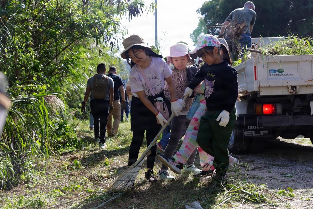 UDP Marines River Clean-Up Alongside Local Community