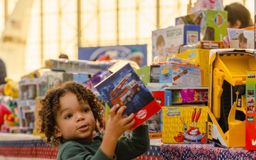 Edwards hosts children's holiday party