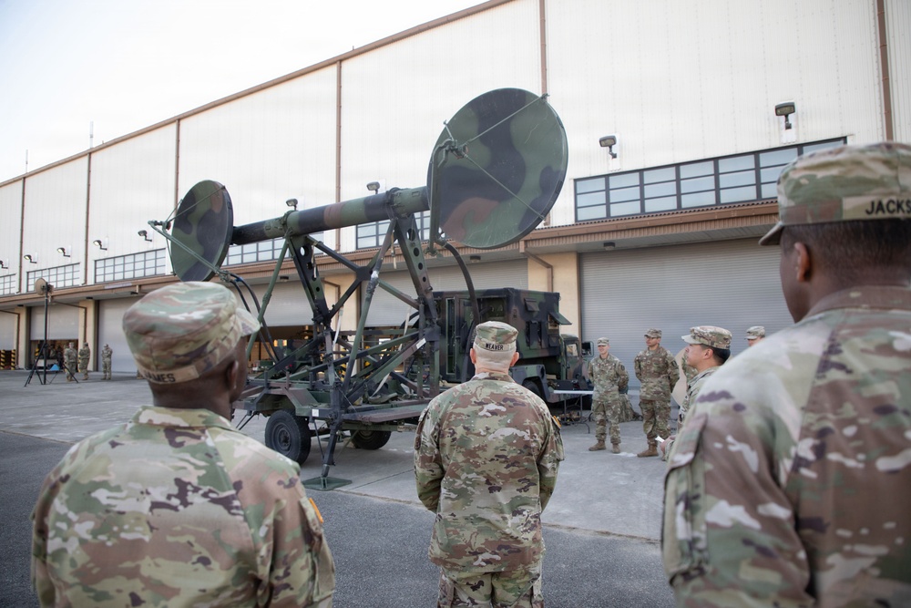 U.S Army Eighth Army Command Sergeant Major Jeffery D. Weaver visits 1st Signal Brigade