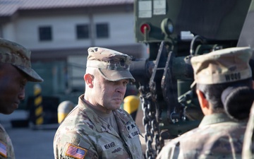 U.S Army Eighth Army Command Sergeant Major Jeffery D. Weaver visits 1st Signal Brigade