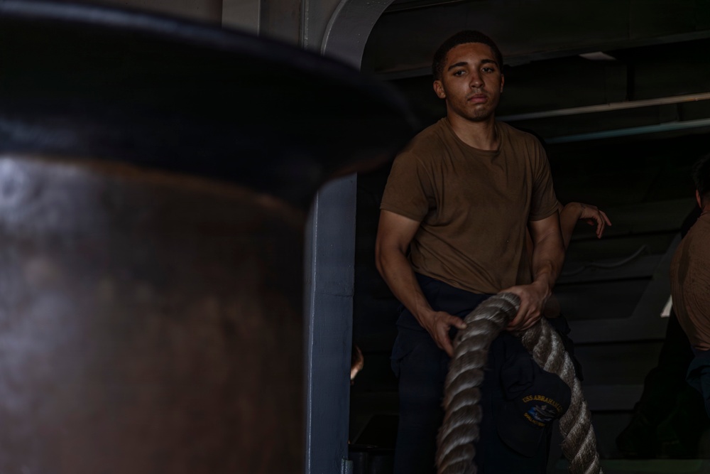 Abraham Lincoln pulls into Guam