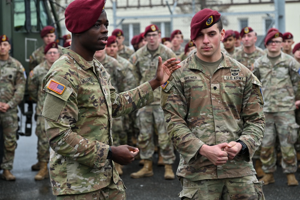 Sky Soldiers Recognize Heroes of the Week