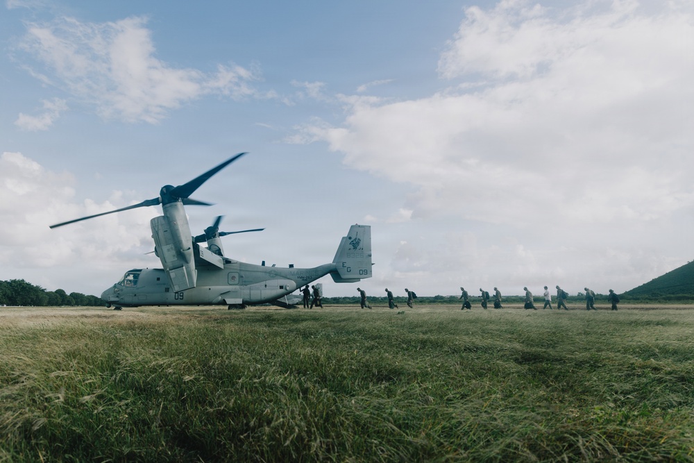 Commandant of Marine Corps, General Eric M. Smith, Visits 22nd MEU(SOC) In Puerto Rico
